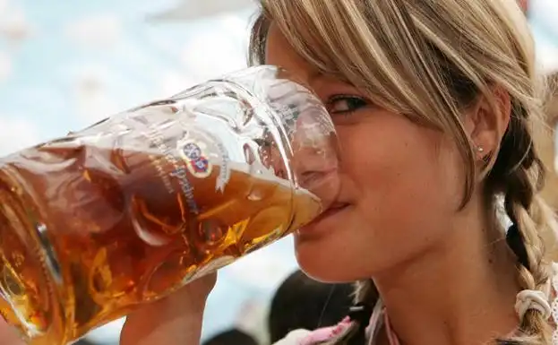 Según reciente estudios: Las mujeres que beben cerveza son las más fieles. 2 jarra cerveza kcrF U6012493954870pC 624x385@Las Provincias