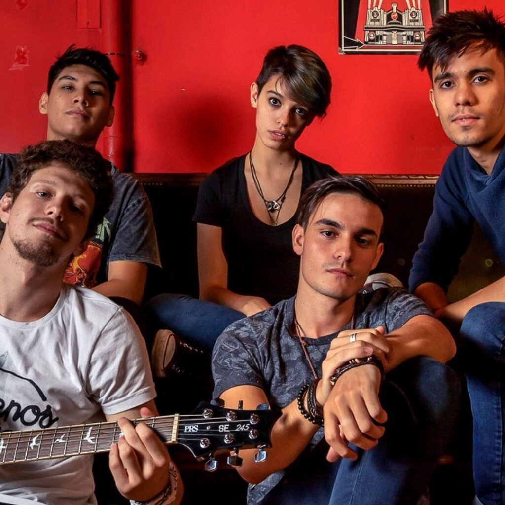 ARDEMIS nos presenta su EP homonimo y suenan increible. 71894250 473878199891516 8127664869634736128 o 1