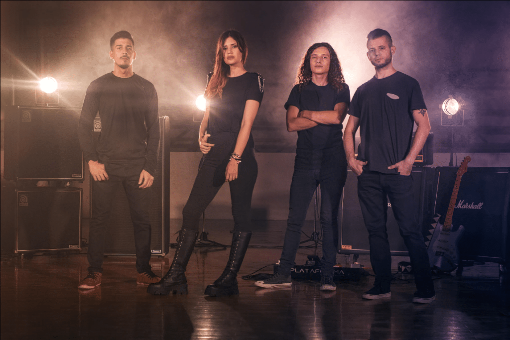 MICA RACCIATTI lanza su videoclip REACCIÓN molde 6