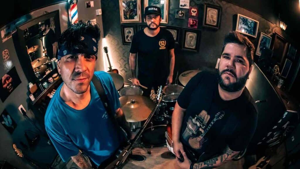 DAN & THE GUMMY HUNTERS lanza video de LET IT GO, la banda presenta la intensidad del punk rock californiano de los 90 unnamed 14 1