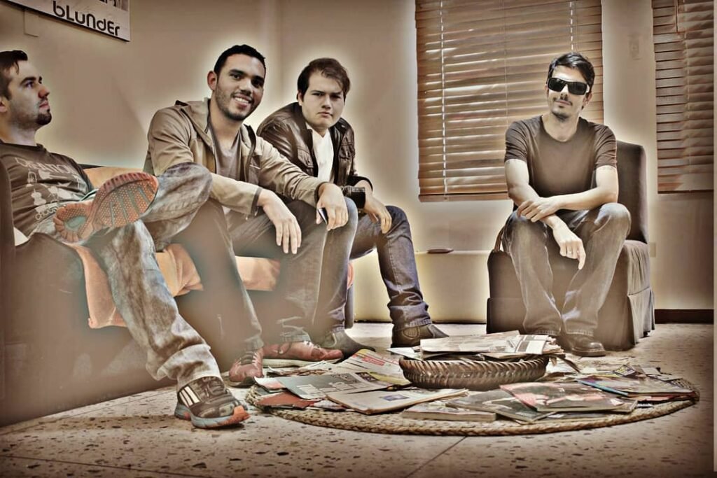 BLUNDER nos presenta un rock alternativo diferente. 121192330 3346226425426604 5952205610119464623 o 1