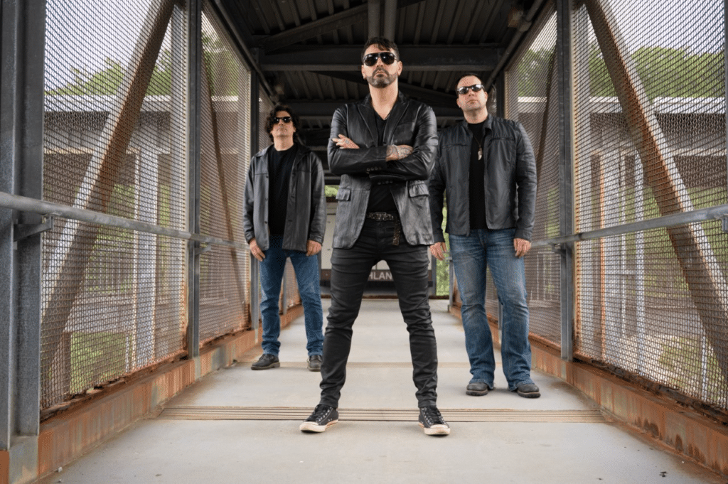 CIONICO La banda radicada en Estados Unidos presenta los sencillos TODO Y ROCA Y CORAL. unnamed 1 1 1