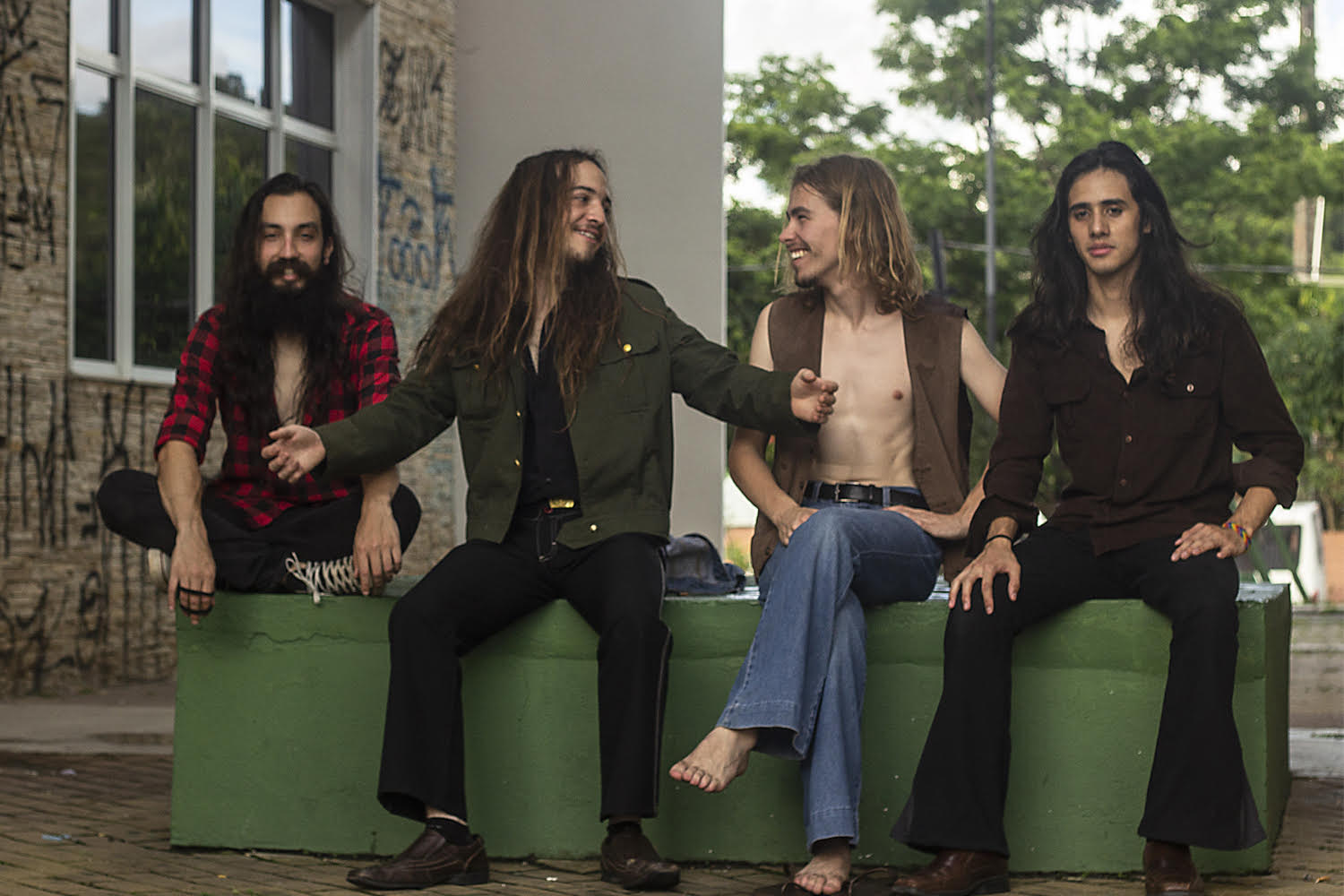 COREHUM revive el rock n roll y devuelve los 70 con toques de contemporaneidad en el lanzamiento de LET ME SEE unnamed 6 1