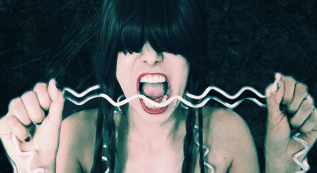 ALLISON GARCÍA presenta su nueva canción DISTORSIONAME pagina TR 19