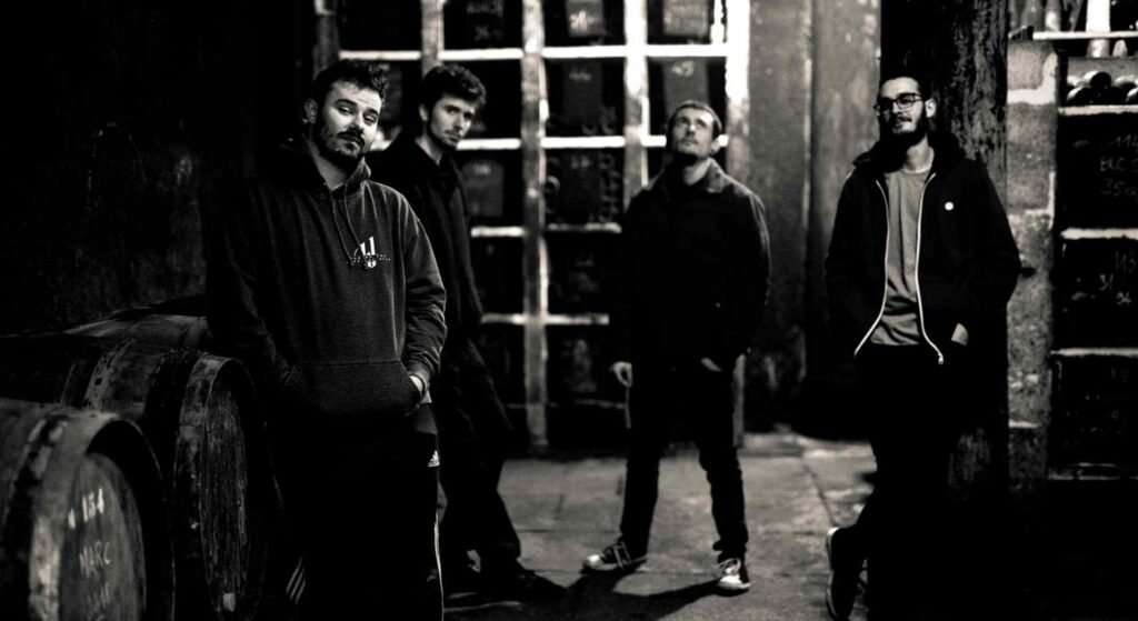 WAKING THE SLEEPING BEAR estrenó un nuevo single + video P * RNO FUTURE unnamed 11 1