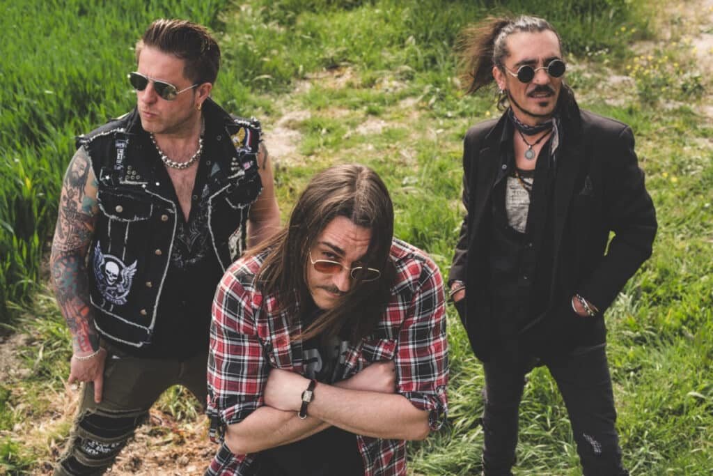 CICLONAUTAS esquivan la muerte en BOMBO SICARIO, su nuevo videoclip unnamed 4 2 1