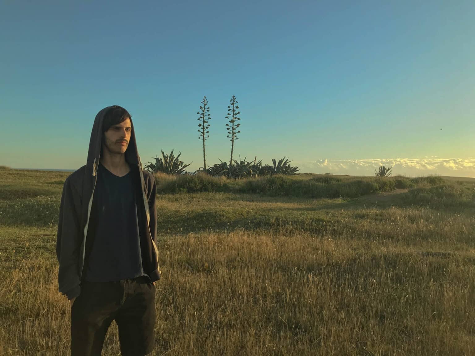 Agustín Ferez lanza “Hora Azul”, el primer single adelanto de su disco debut Foto Perfil 1