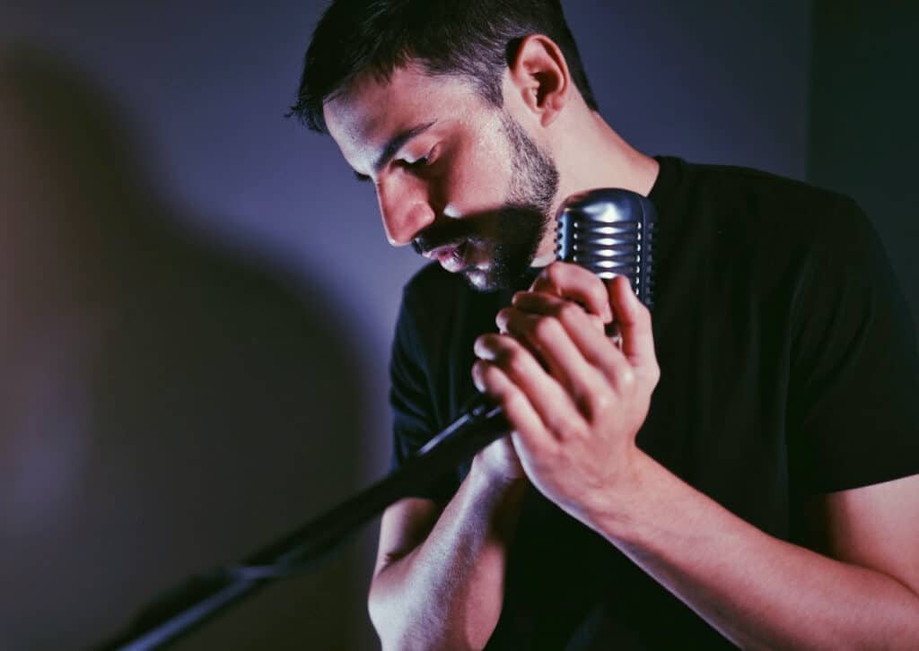 Ed Keziah lanza “Tirados en el sofá” Ed keziah