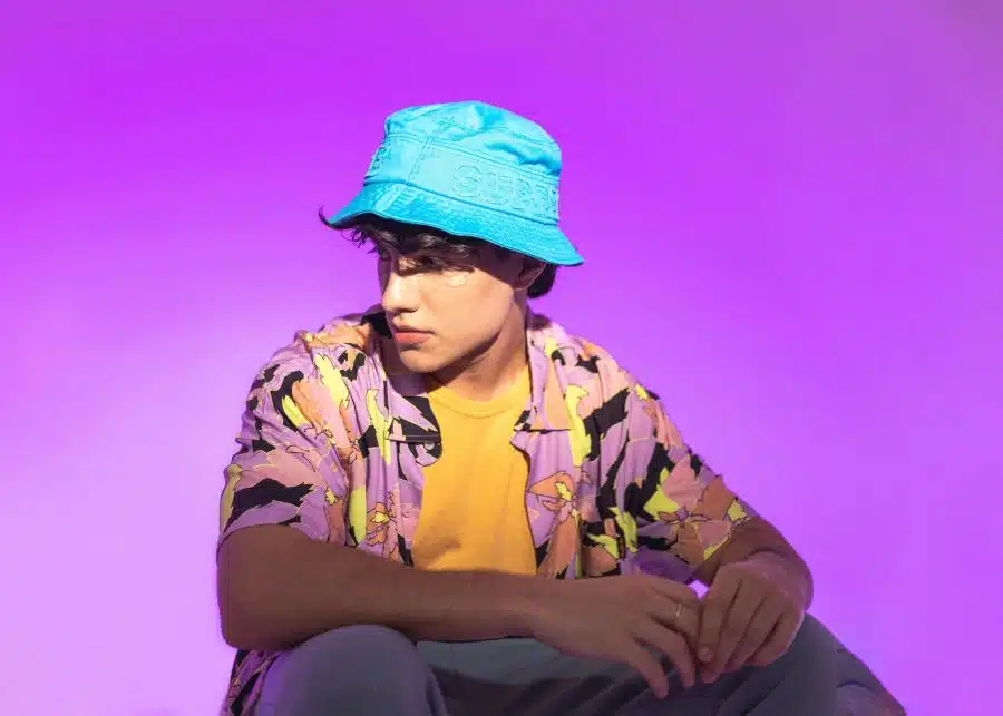 Ulyss presenta su nuevo single y videoclip, “Movimiento” U lightblue 2 900px 1