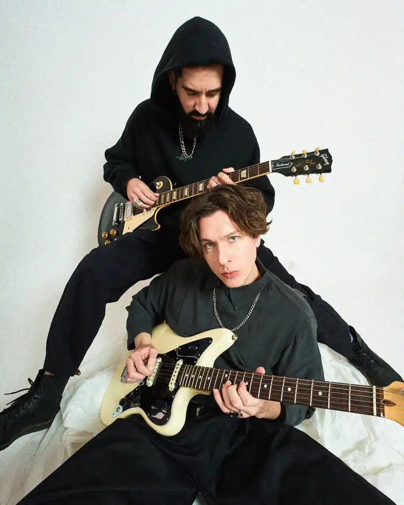 Desde Brasil, el dúo de indie rock ATALHOS estrena “Más Lejos”, su nuevo single atalhos3 1