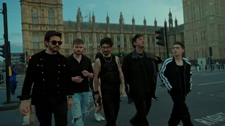 MORAT sorprende con “Someone I Used To Know” unnamed 3 1