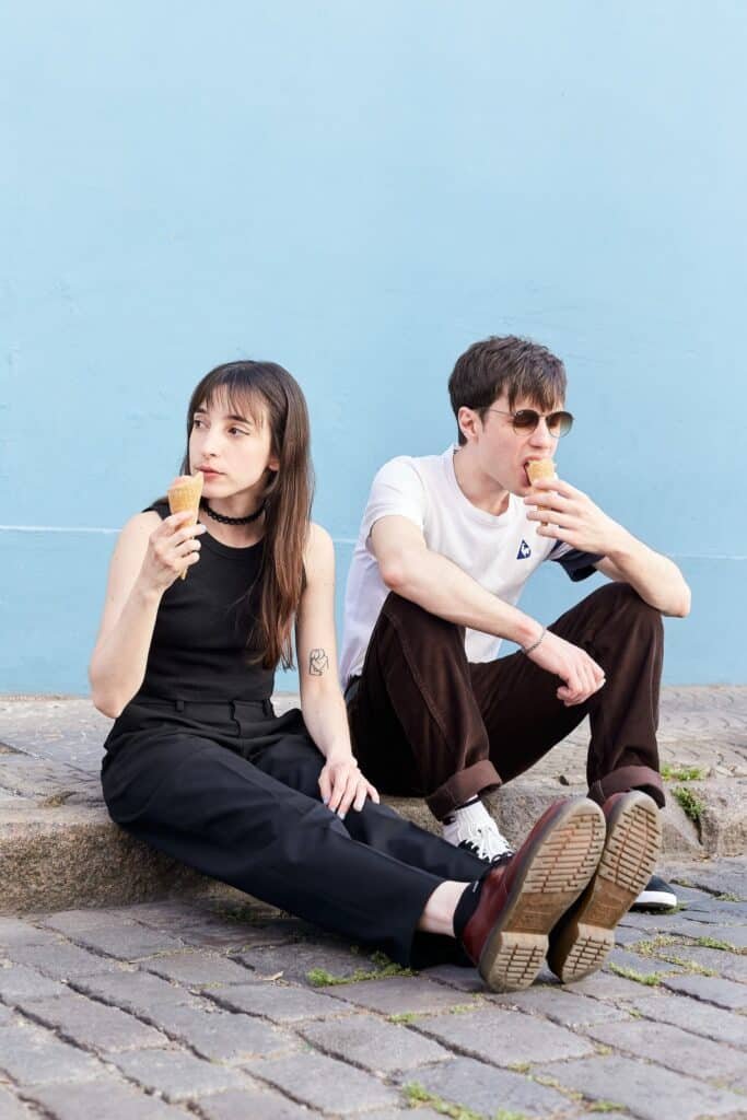 Descubre el Sonido Vanguardista de Riel: Indie Rock y Shoegaze en Estado Puro 317079263 594837455977372 291152