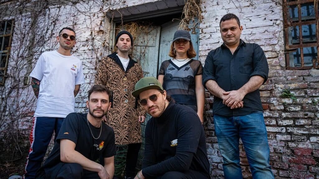 Lauchabas cierra “Buscando la Salida” un puro fuego en Strummer snapinsta.app 466566478 18321962809084872 2603426166525086574 n 1080