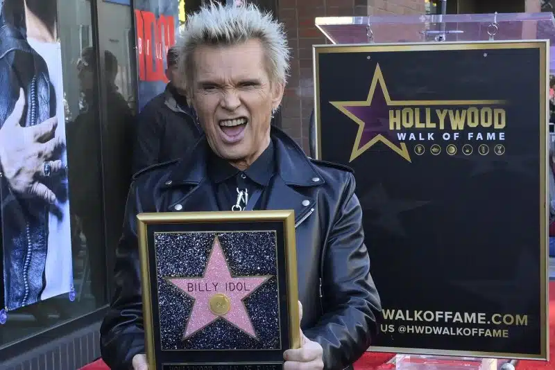 Billy Idol sigue bailando y no piensa frenar con su nuevo “Still Dancing” billy idol releases still dancing video reflecting on music career