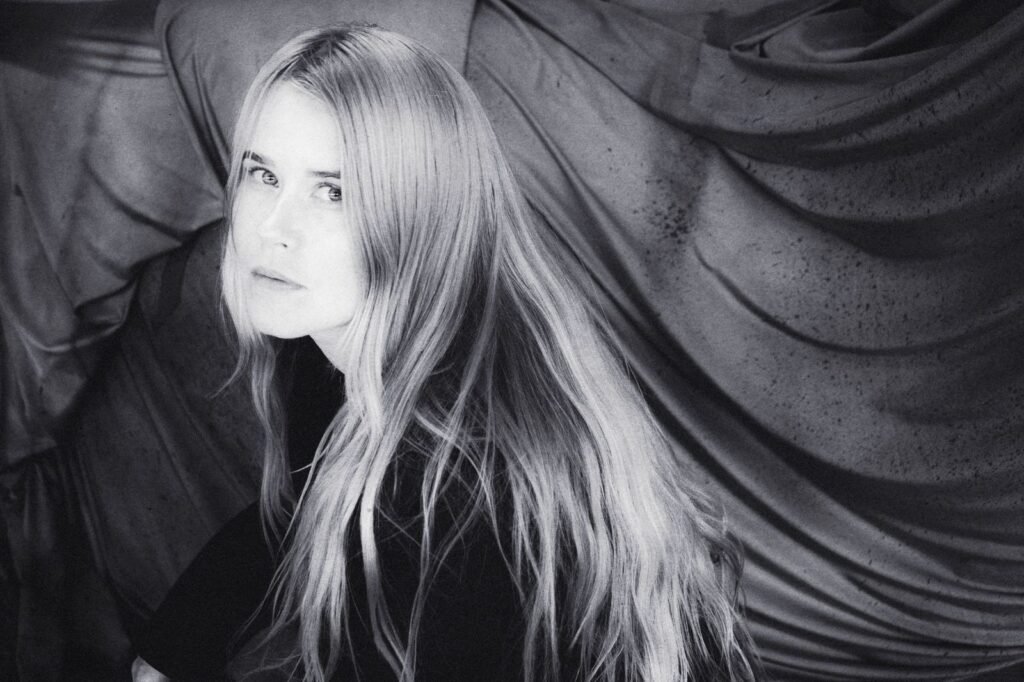 ICONOCLASTS: el nuevo álbum de Anna von Hausswolff desafía los símbolos sagrados entre la furia sónica y la búsqueda de lo divino avh philip svensson 0