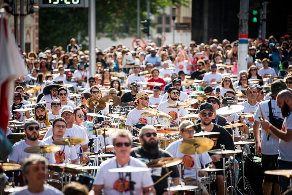 ¡Se viene el ruido! Más de 200 bateristas copan la Costanera este sábado orquestra de baterias 2022 toia oliveira 1 1 1 1830086479