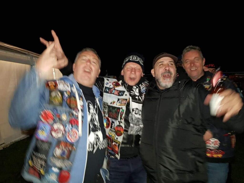 ¡De La Plata a Escocia! La verdadera historia de la bandera argentina en la estatua de Bon Scott 3 724639386 1033416082474529 4078426506995156421 n