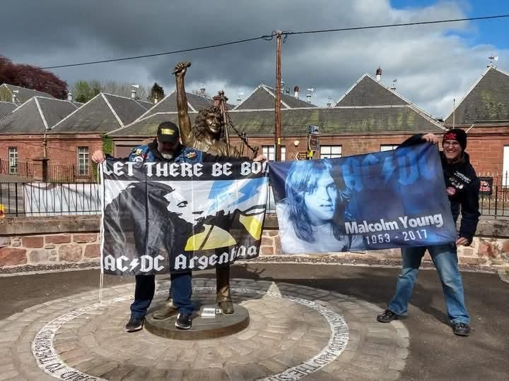 ¡De La Plata a Escocia! La verdadera historia de la bandera argentina en la estatua de Bon Scott 14 photo 2026 07 15 17 02 45 5