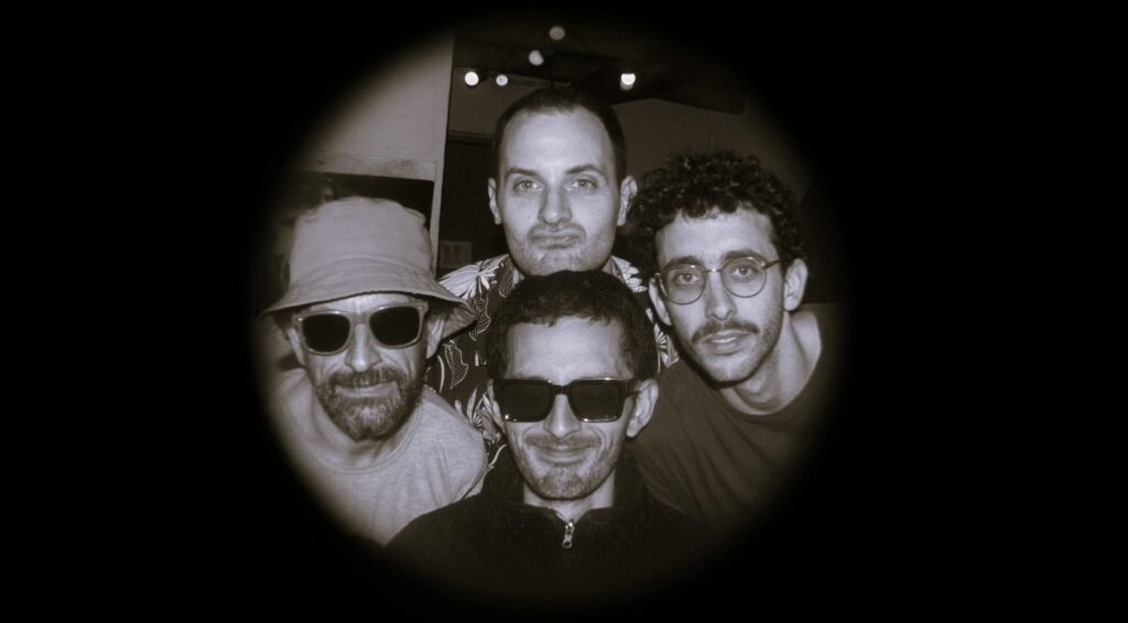 Los maniquíes y La inundación y su furia instrumental 1