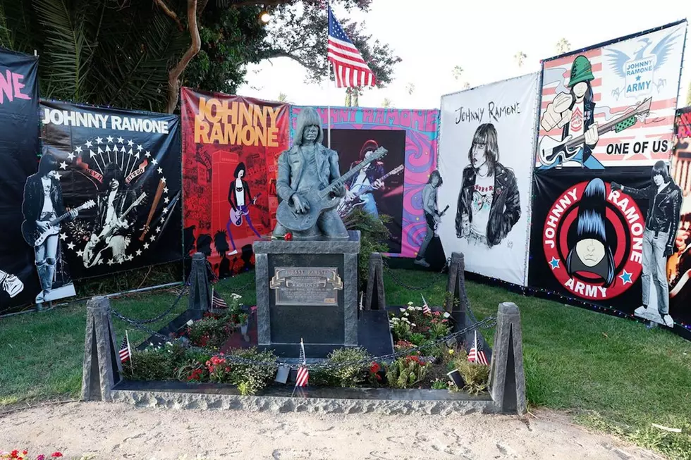 Los Ramones fueron homenajeados por un supergrupo de estrellas del punk 2 ramonestribute1