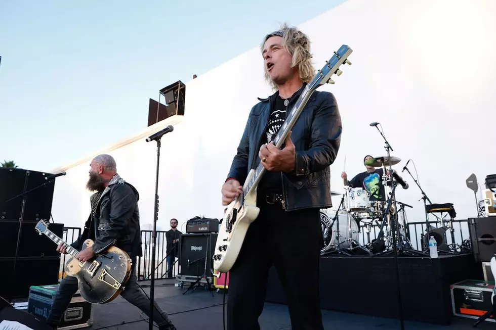 Los Ramones fueron homenajeados por un supergrupo de estrellas del punk 5 ramonestribute4