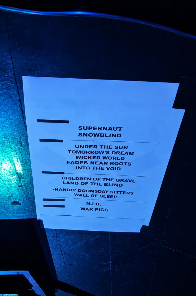 Crónica y Reseña: Zakk Sabbath en El Teatro Flores — Viernes 23 de Octubre de 2026 14 setlist bajo luces azules 1